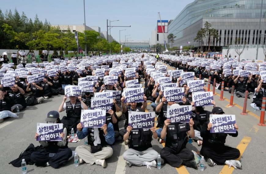 Samsung faces strike after pay talks with union fall apart