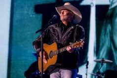 Alan Jackson’s Final Concert: His Past Label Heads&hellip;
