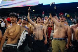 Shaikin: As Angels fans urge Arte Moreno to sell the team, the least he can do is try to win