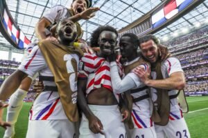 Photos: U.S. defeats Paraguay in&hellip;