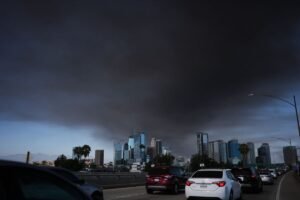 Los Angeles warehouse fire prompts shelter-in-place orders due&hellip;