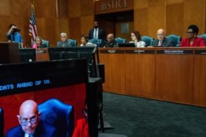 Crowd packs Houston City Hall…