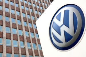 Volkswagen CEO looks to avoid plant…