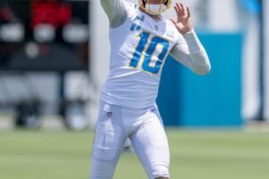 Can Mike McDaniel’s quick-strike offense unlock Justin Herbert and Chargers?