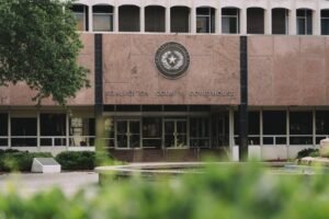 How the unprecedented midterm redistricting cycle is impacting…