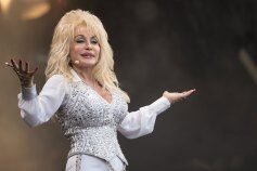 Taylor Swift Remembers Dolly Parton as…